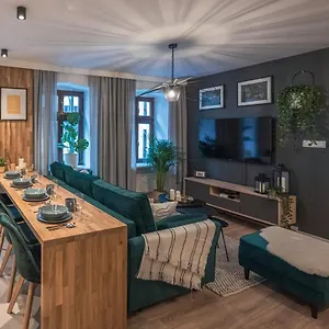  Apartment Spacious ~ 150m Main Square ~ Self Check-in 24h Poland